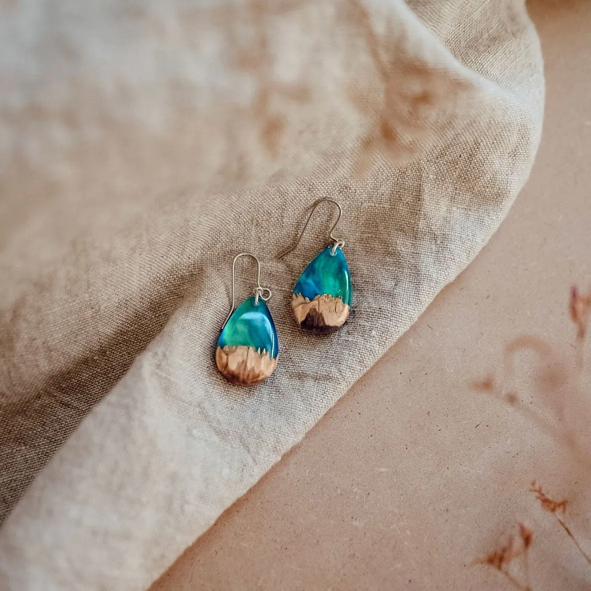 Aurora Borealis | opal earrings [raindrop]